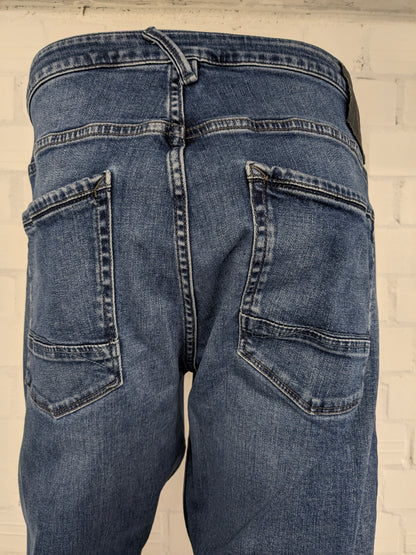 Jean Garcia. Coloré en bleu. type Russo coupe régulière. Taille W38 - L34. extensible.