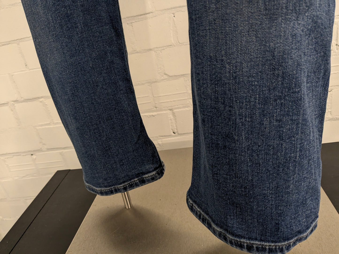 Jean Garcia. Coloré en bleu. type Russo coupe régulière. Taille W38 - L34. extensible.