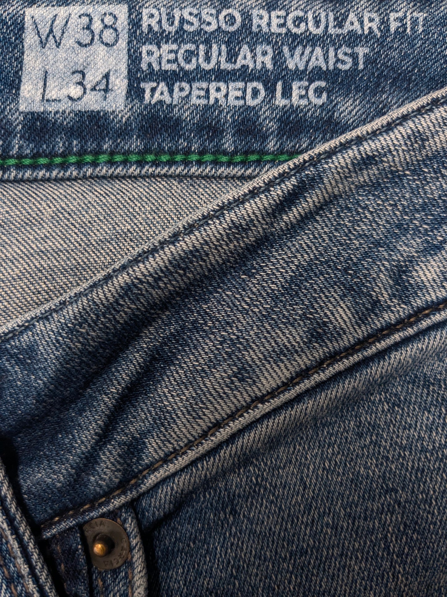 Jean Garcia. Coloré en bleu. type Russo coupe régulière. Taille W38 - L34. extensible.