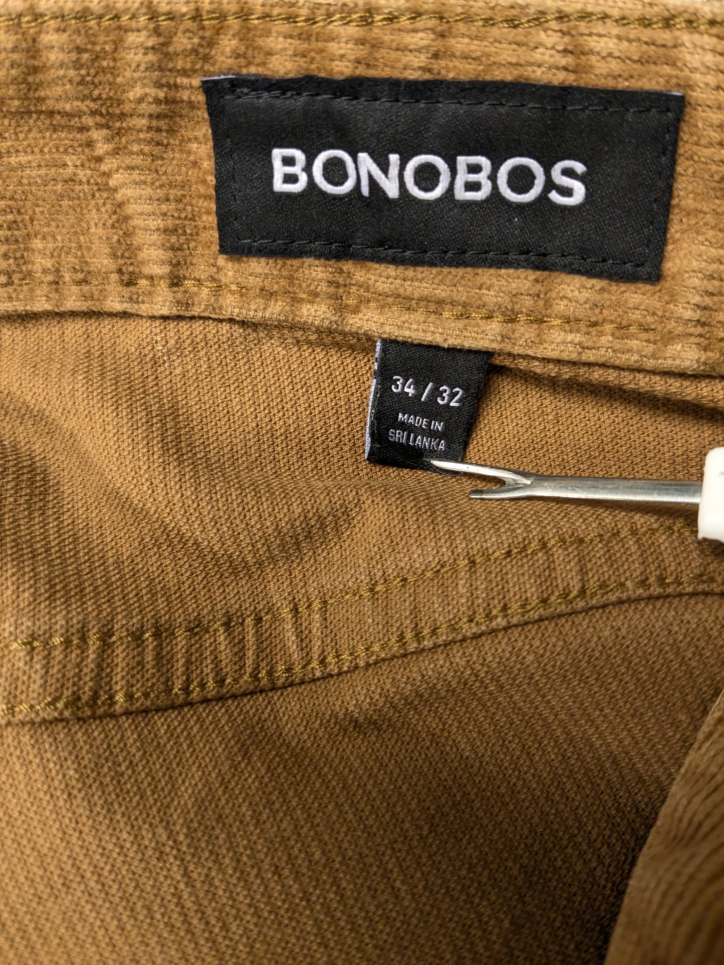 Pantalon côtelé Bonobo. De couleur marron clair. Taille W34 - L32. Tapez sur mesure.