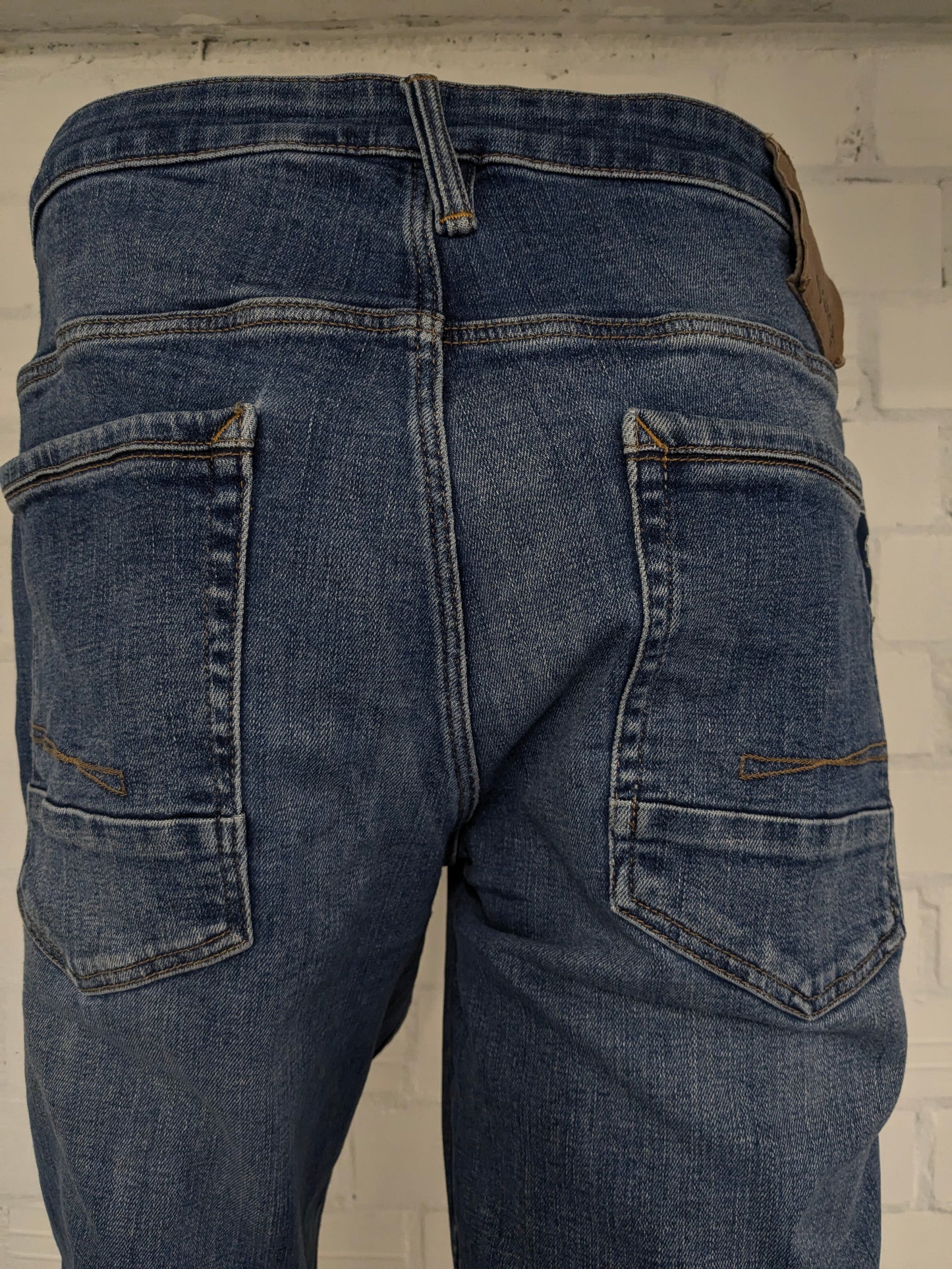 Garcia-Jeans. Blau gefärbt. Größe B38 - L34. strecken.