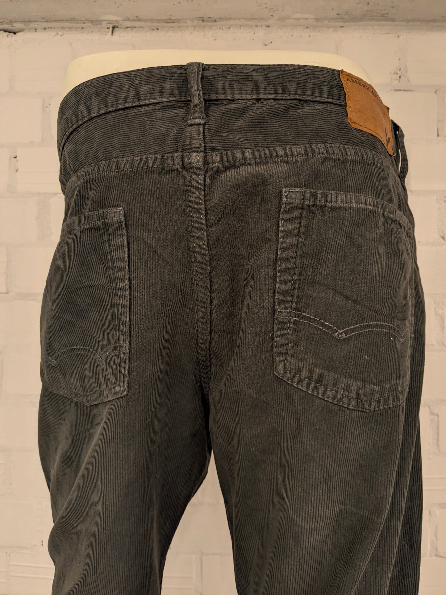 American Eagle ribbed trousers. Colored gray. Size W33 - L32. Type Original straight.