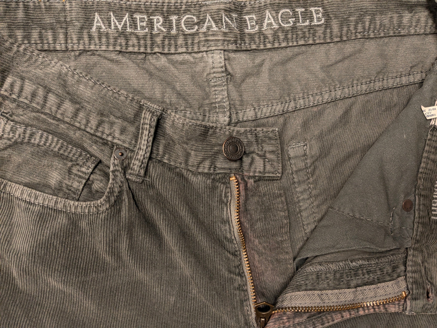 American Eagle ribbed trousers. Colored gray. Size W33 - L32. Type Original straight.