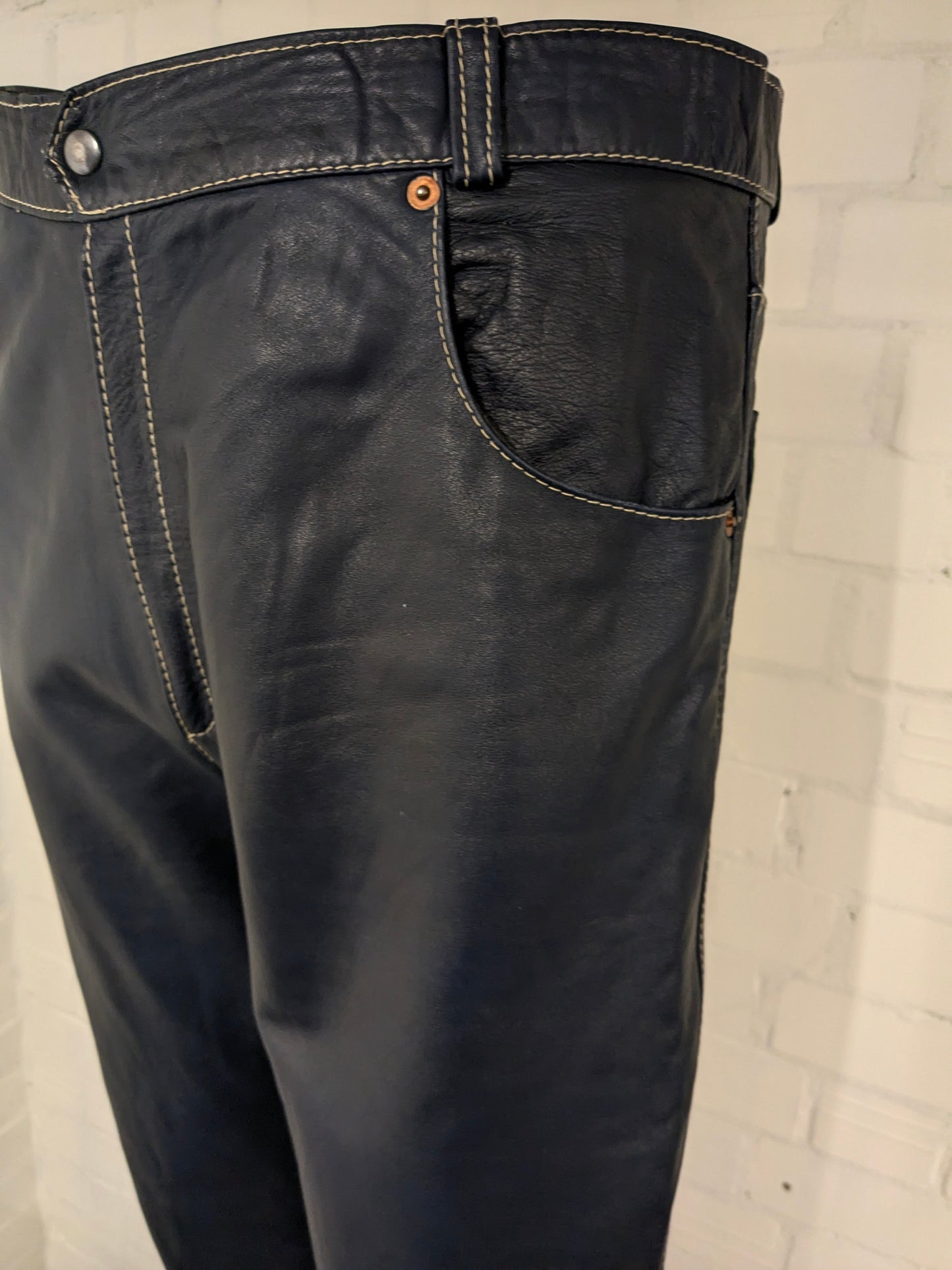 Vintage Leather pants. Dark Blue with Beige stitching. Size 50 / M.