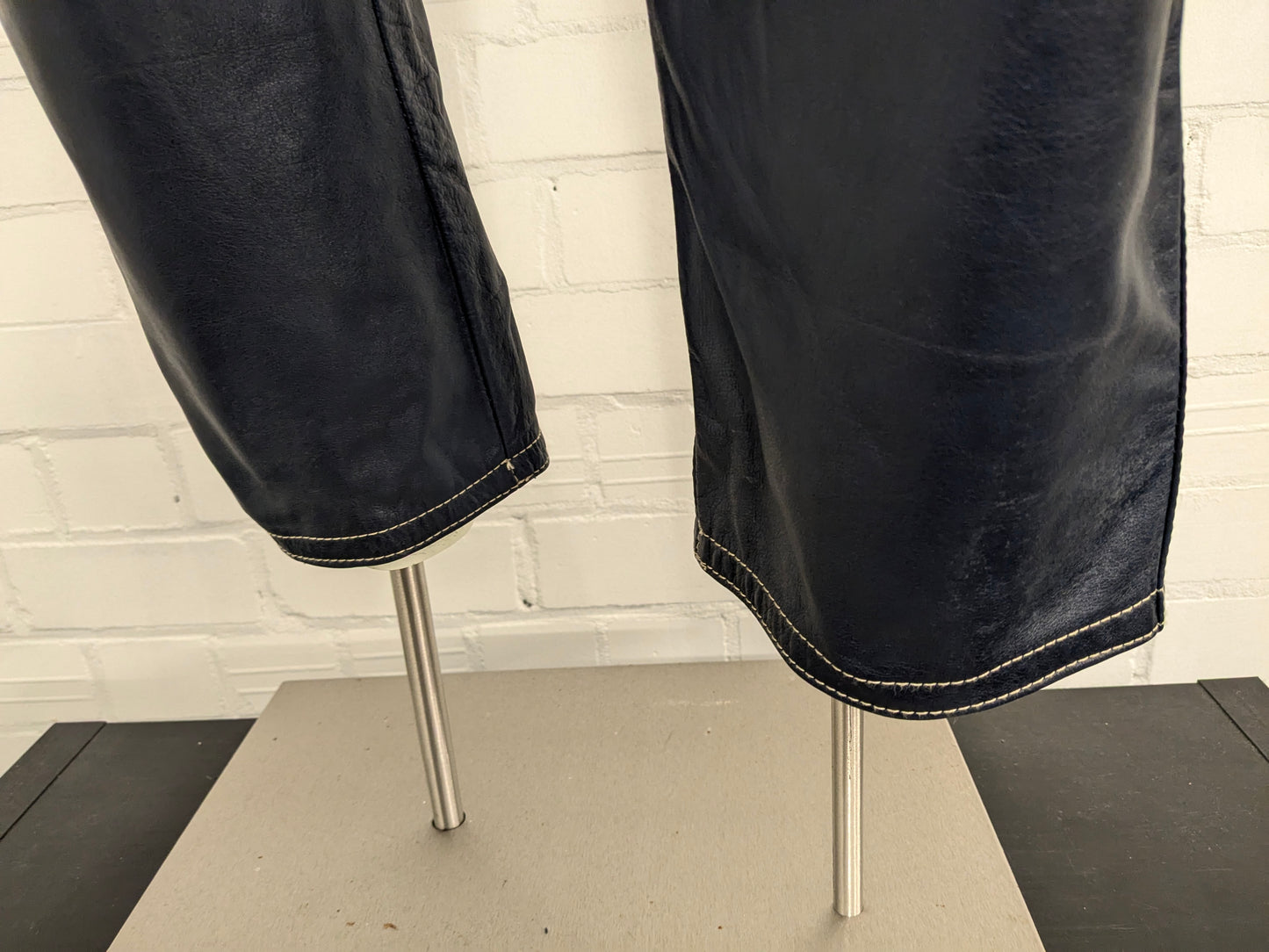 Vintage Leather pants. Dark Blue with Beige stitching. Size 50 / M.