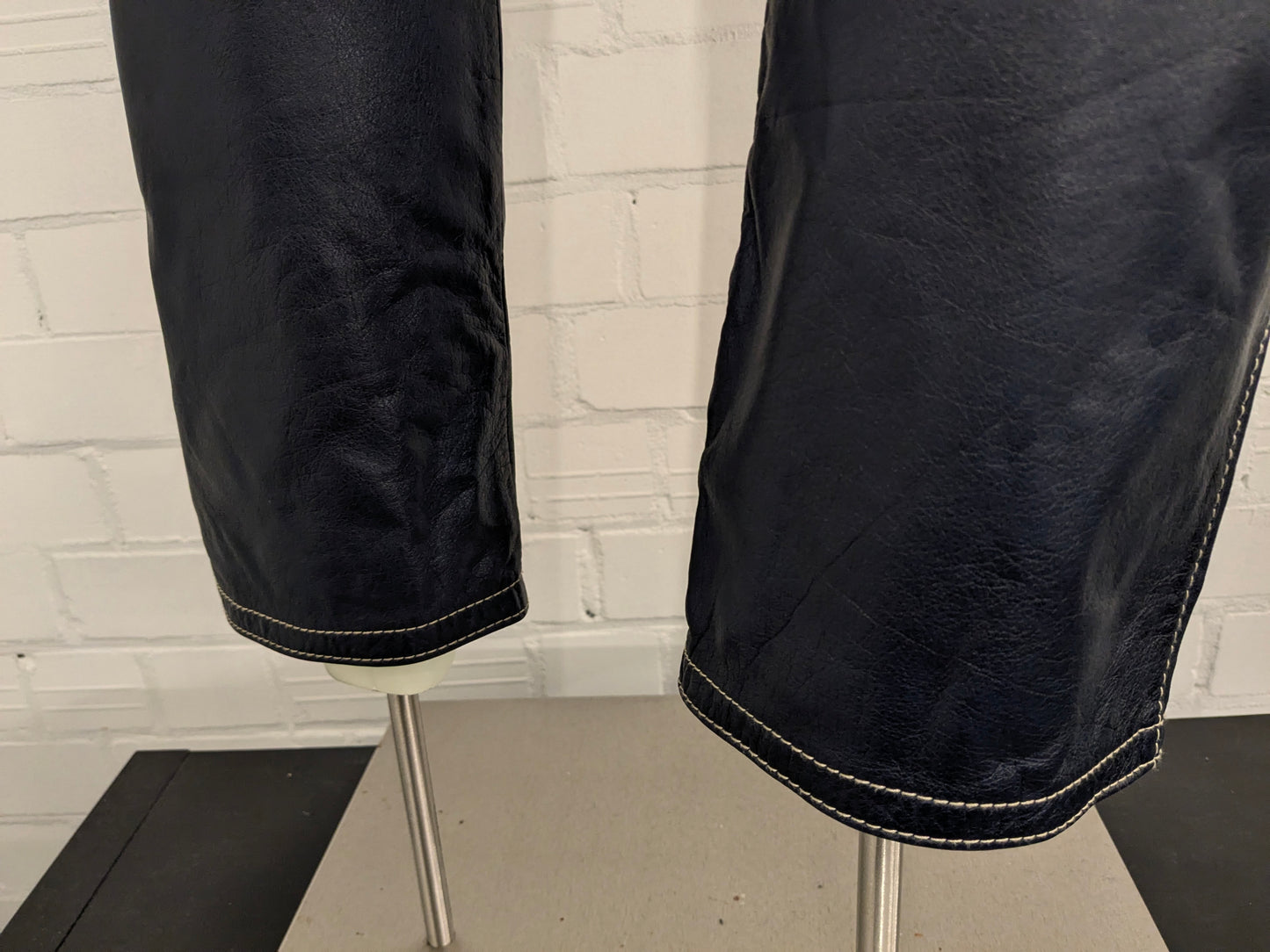 Vintage Leather pants. Dark Blue with Beige stitching. Size 50 / M.