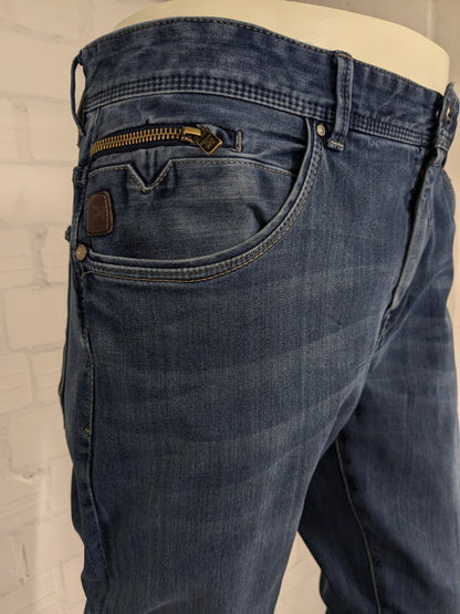 Vanguard jeans. Blauw gekleurd. Maat W36 - L36.