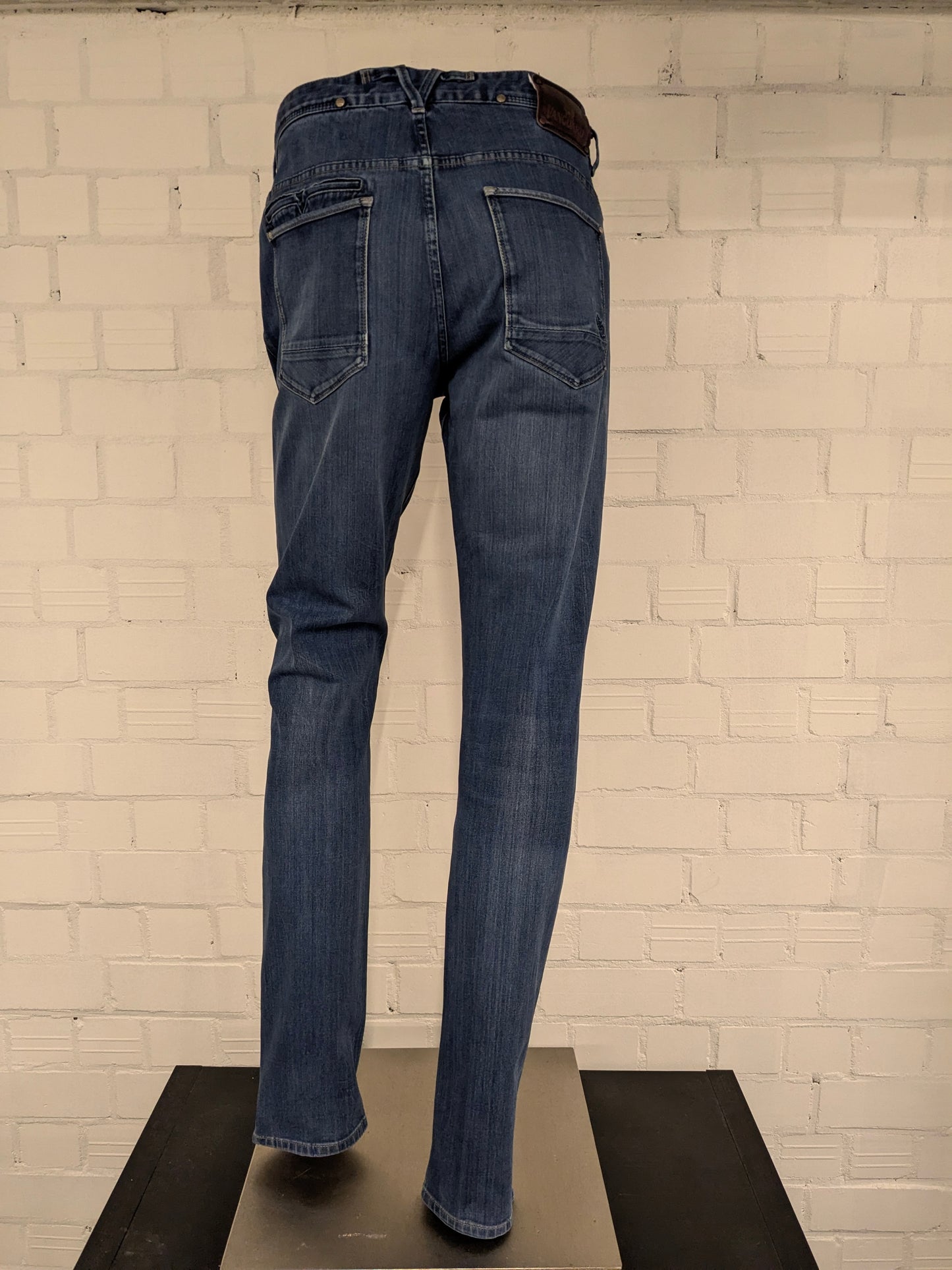 Vanguard jeans. Blauw gekleurd. Maat W36 - L36.