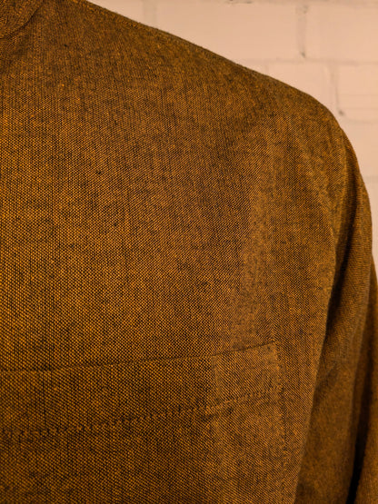 Camicia vintage abbottonata di Laxman. Contadino - Contadini - colletto corto. Ocra Giallo Nero misto. Taglia L.