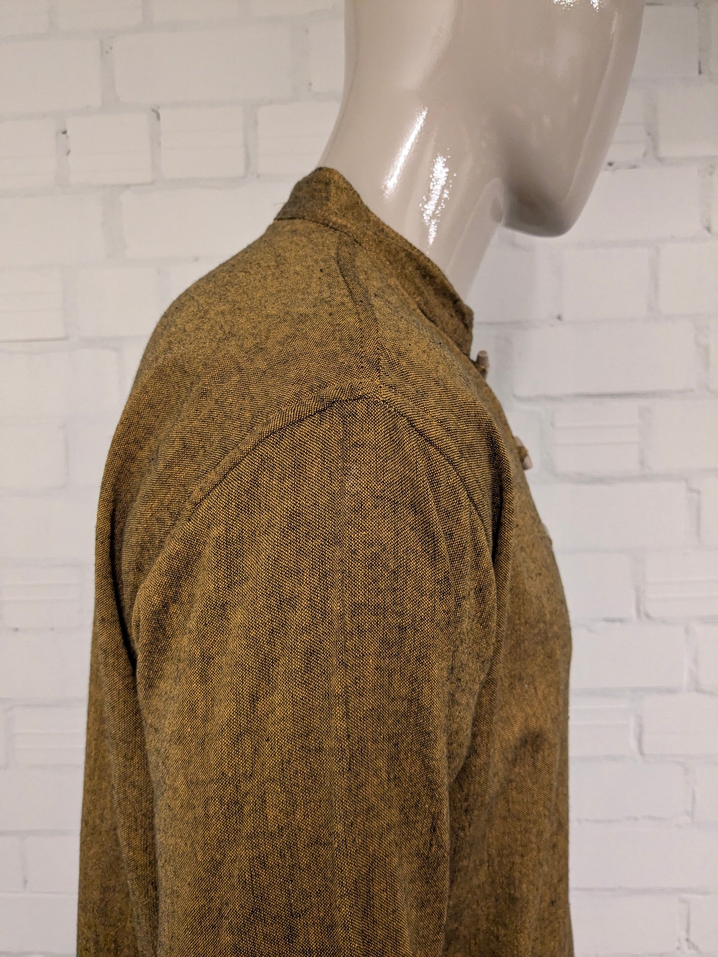 Camicia vintage abbottonata di Laxman. Contadino - Contadini - colletto corto. Ocra Giallo Nero misto. Taglia L.