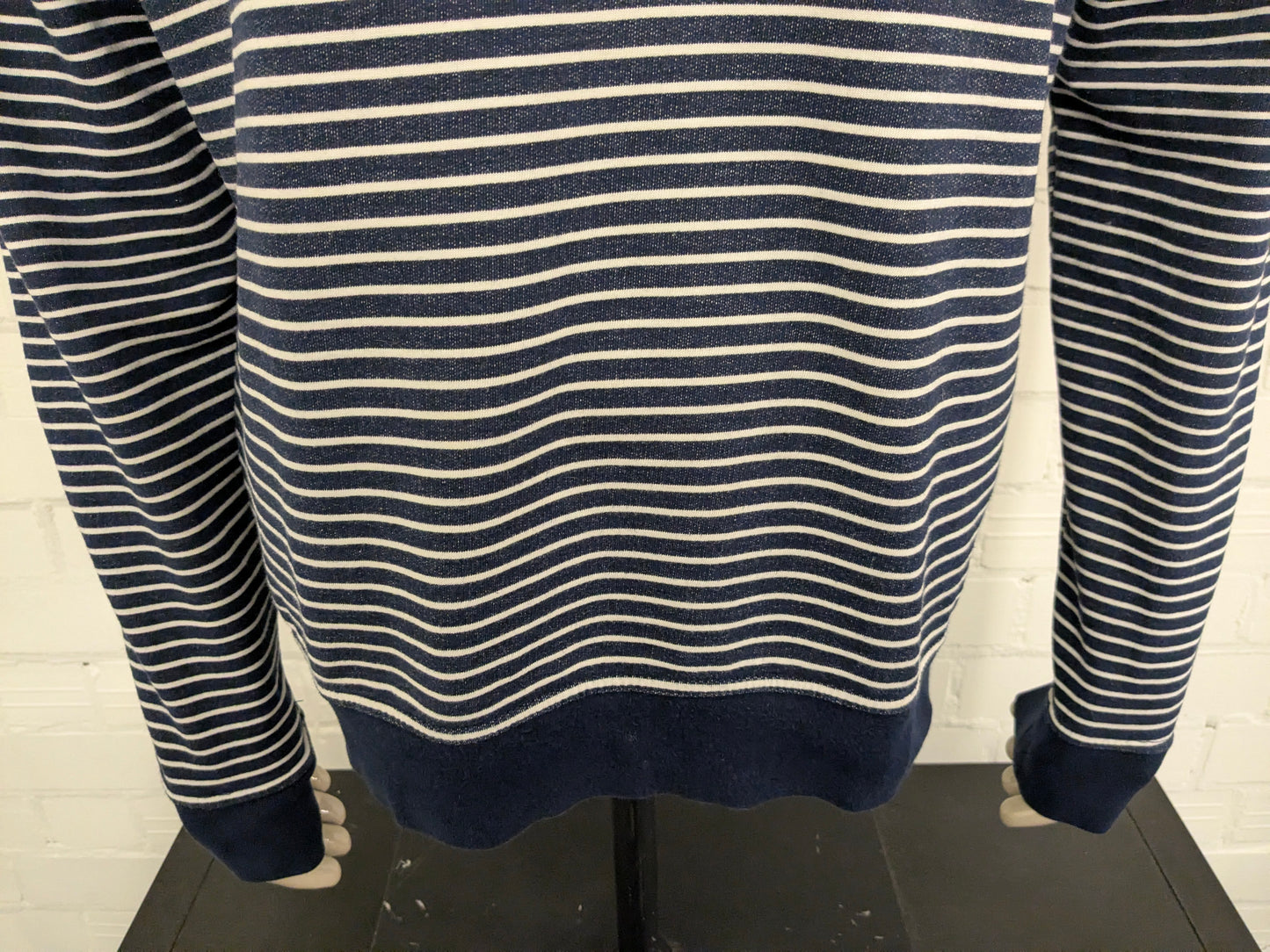 H&M L.O.G.G. Jersey con cuello deportivo. Motivo de rayas azules y blancas. Talla XL.