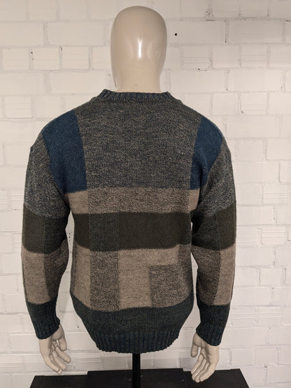 Suéter vintage Ceceba de Lana de Alpaca con Cuello en V. Color Beige Azul Verde. Talla M. 30% Lana y 10% Lana de Alpaca.