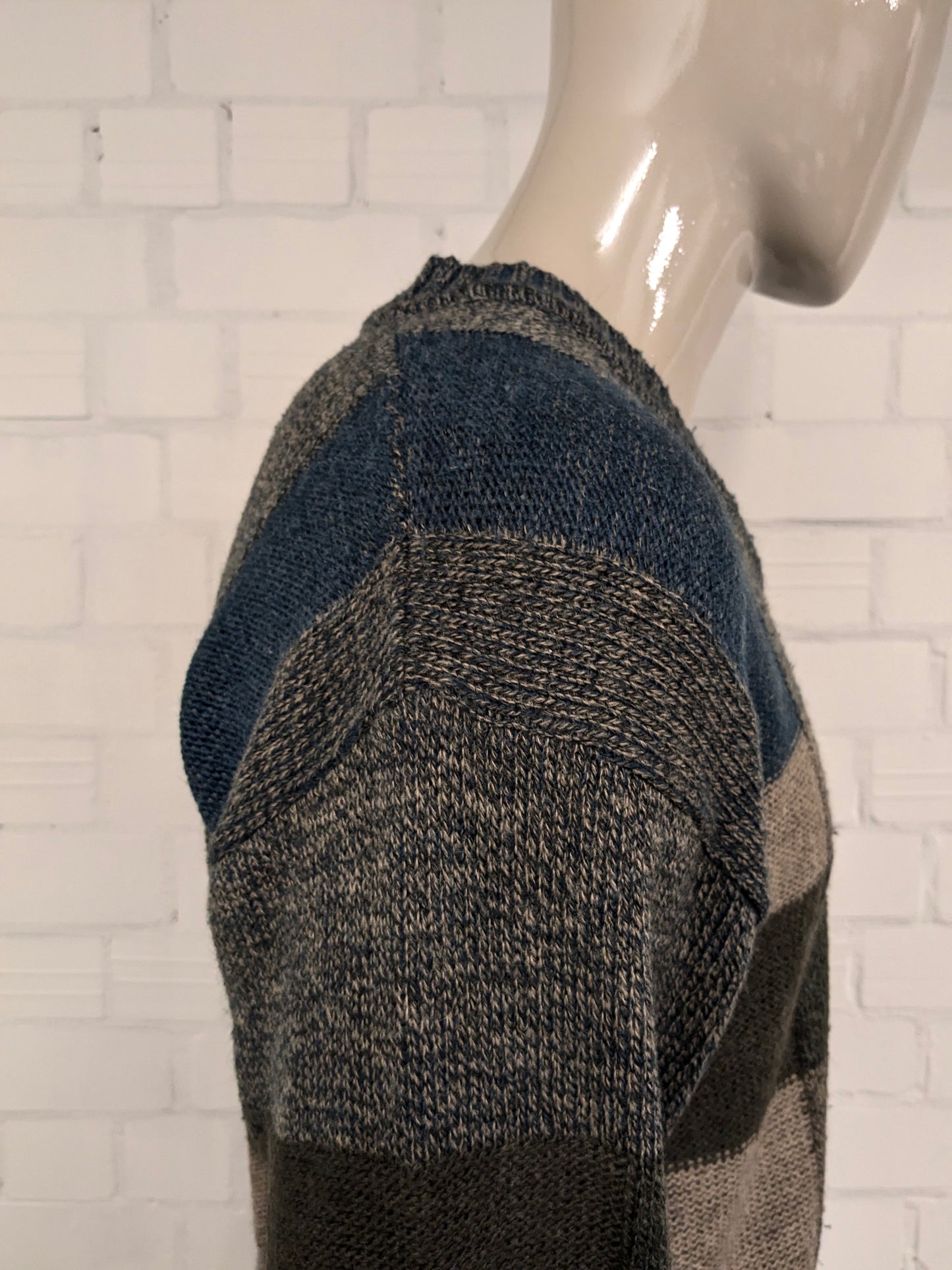 Suéter vintage Ceceba de Lana de Alpaca con Cuello en V. Color Beige Azul Verde. Talla M. 30% Lana y 10% Lana de Alpaca.