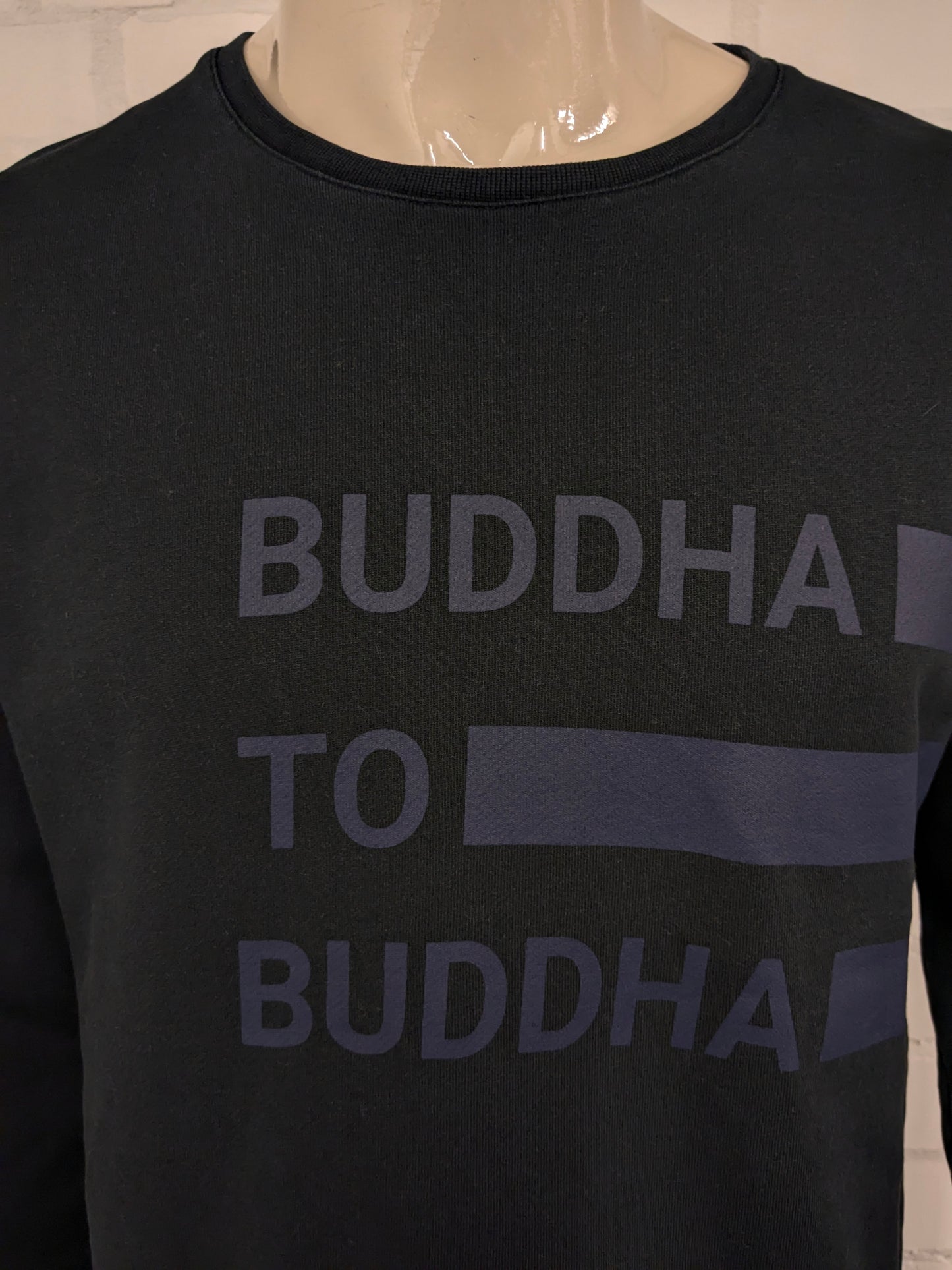 Suéter de Buda a Buda. Negro con estampado. Talla XL.