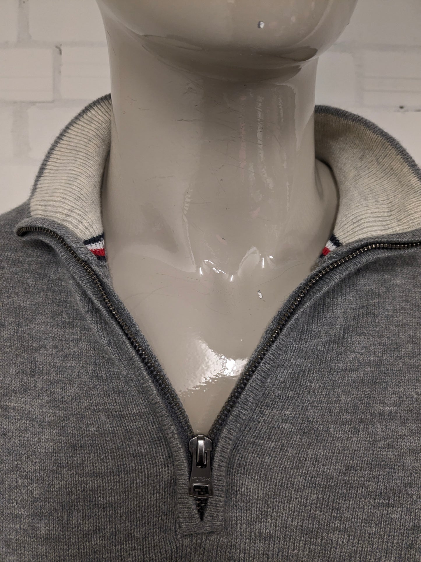 Maglione Tommy Hilfiger 100% lana d'agnello con cerniera. Grigio misto. Taglia XL.