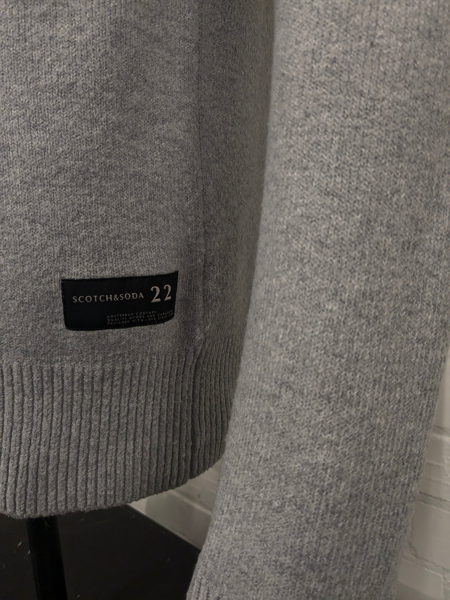 Jersey Scotch & Soda. Gris claro mezclado. Talla L.