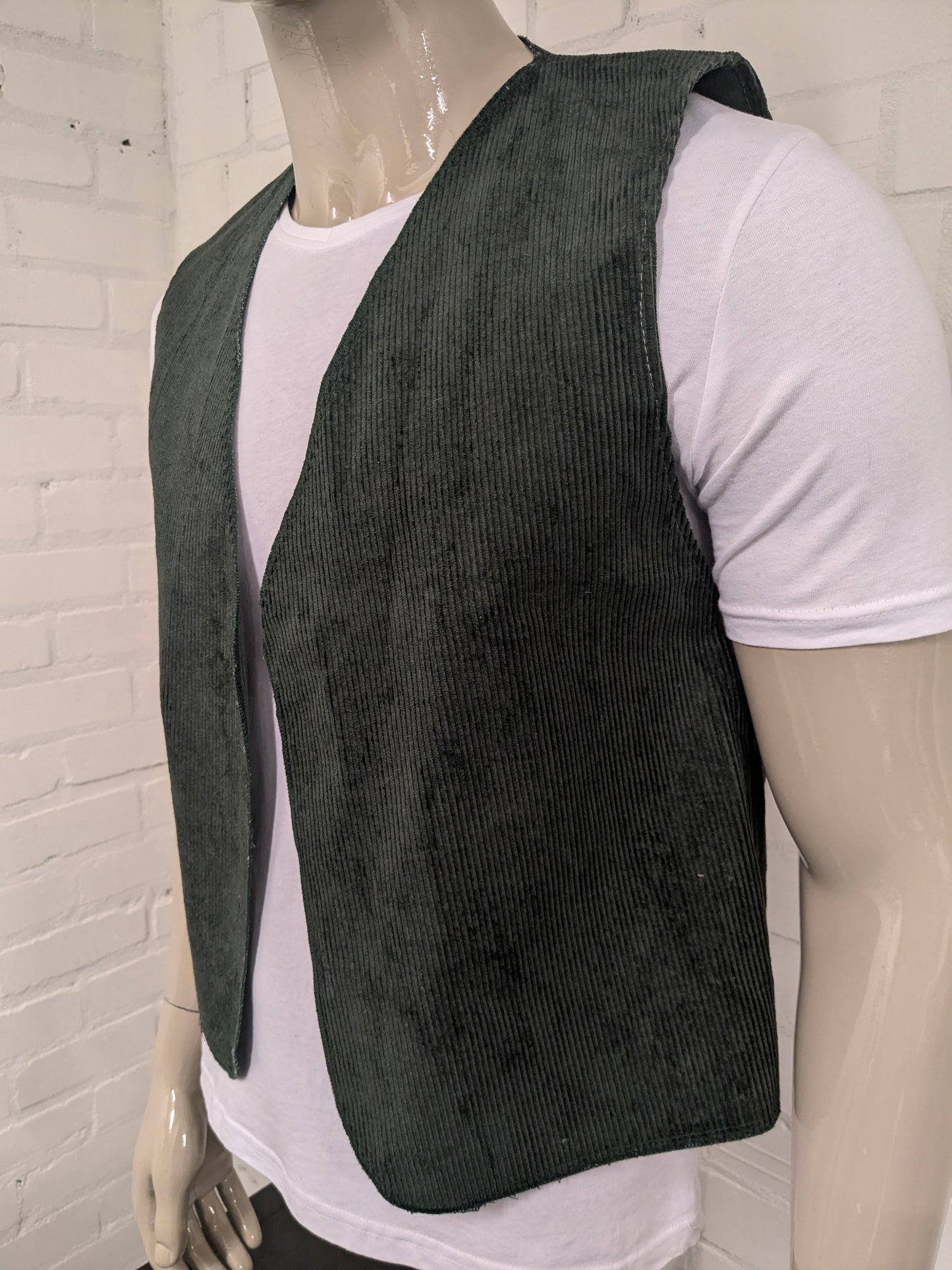 Vintage rib gilet zonder sluiting. Donker Groen gekleurd. Maat M / L.
