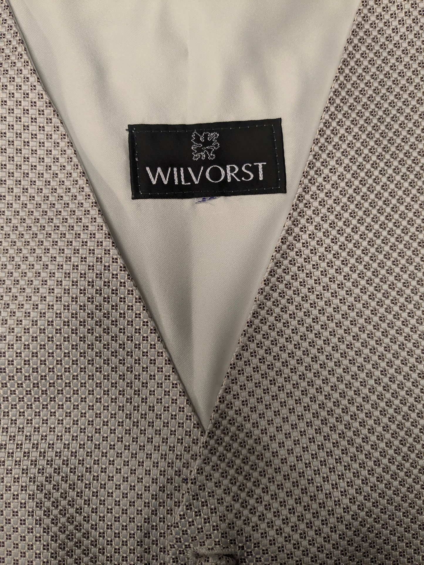 Wilvorst gilet. Donker Rood Beige motief. Maat L.