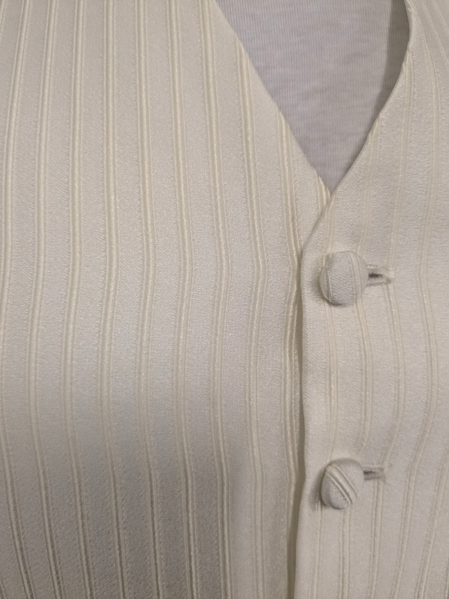 Heirloom gilet. Beige licht glanzend gestreept motief. Maat M.