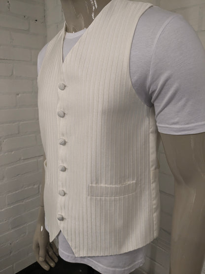 Heirloom gilet. Beige licht glanzend gestreept motief. Maat M.