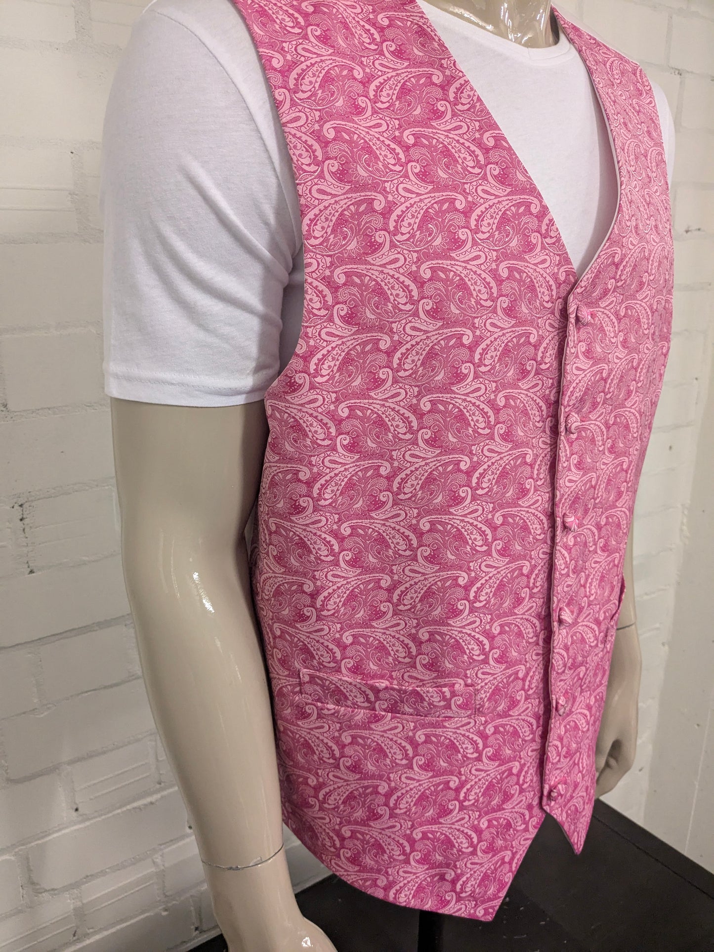 Vintage gilet. Donker en Licht Roze paisley motief. Maat 2XL / XXL.