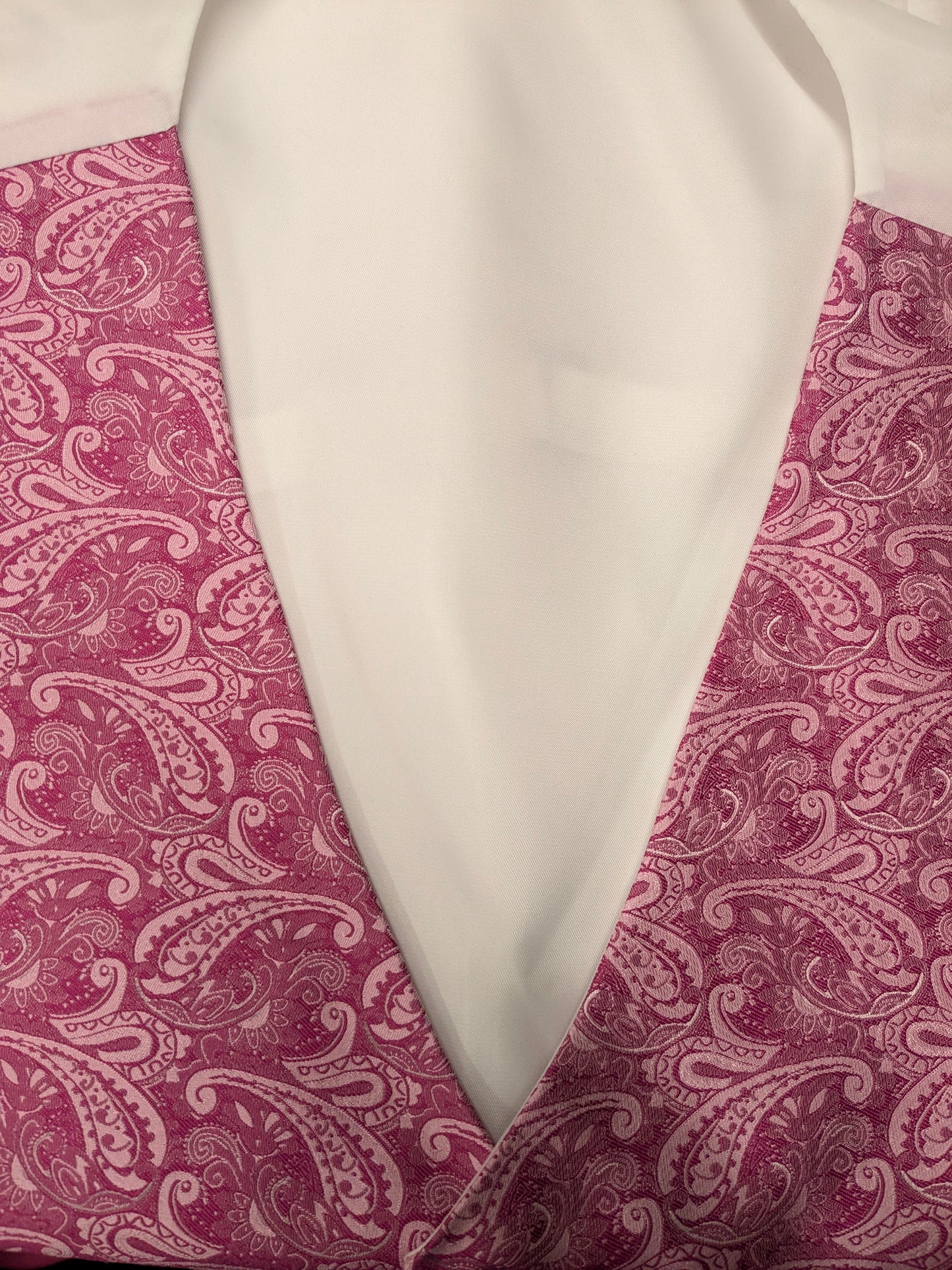 Vintage gilet. Donker en Licht Roze paisley motief. Maat 2XL / XXL.