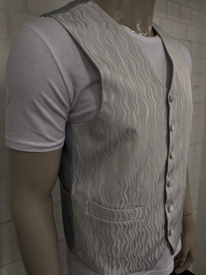 Heirloom gilet. Wit Grijs golvende strepen motief. Maat M.
