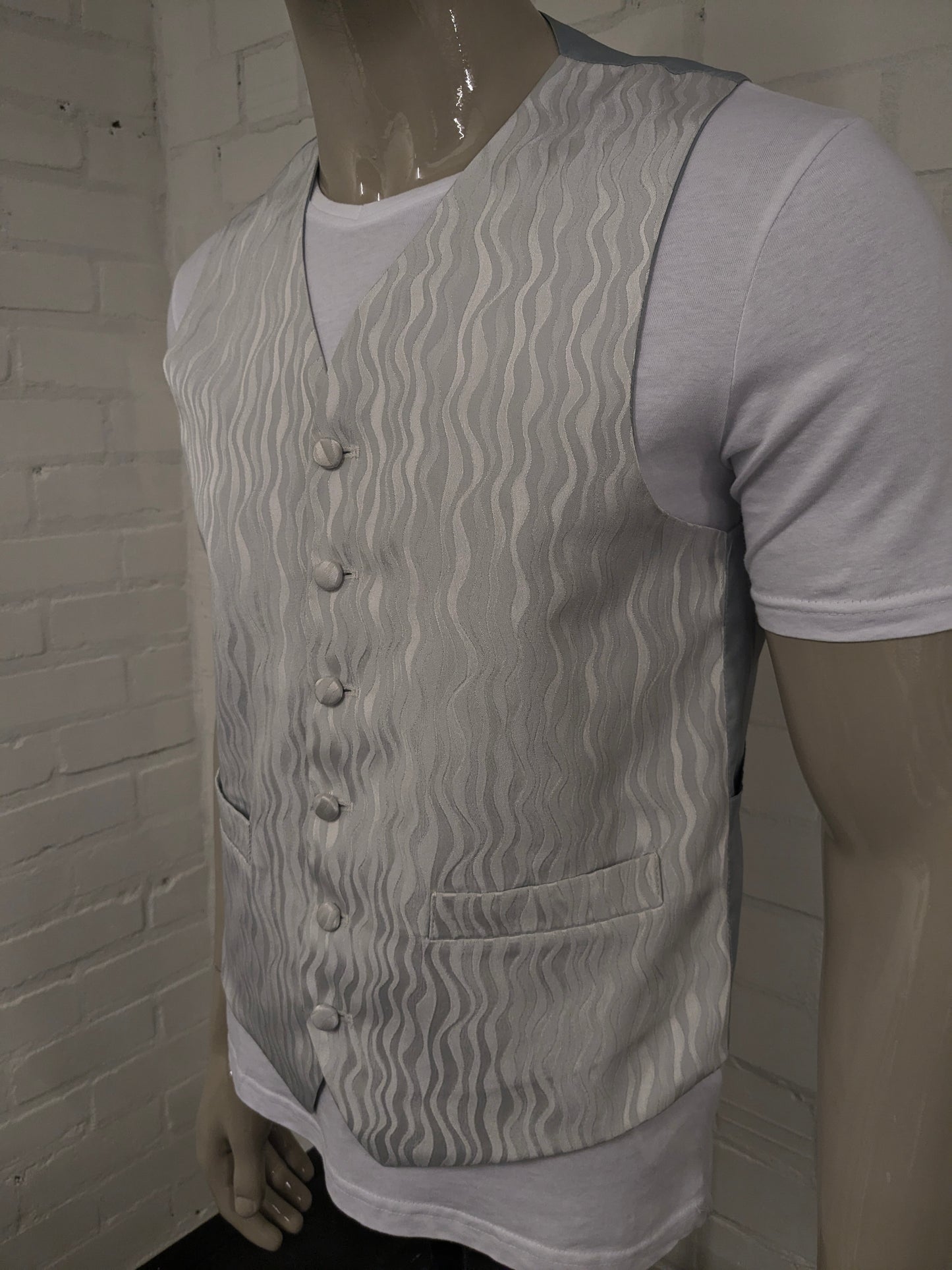 Heirloom gilet. Wit Grijs golvende strepen motief. Maat M.