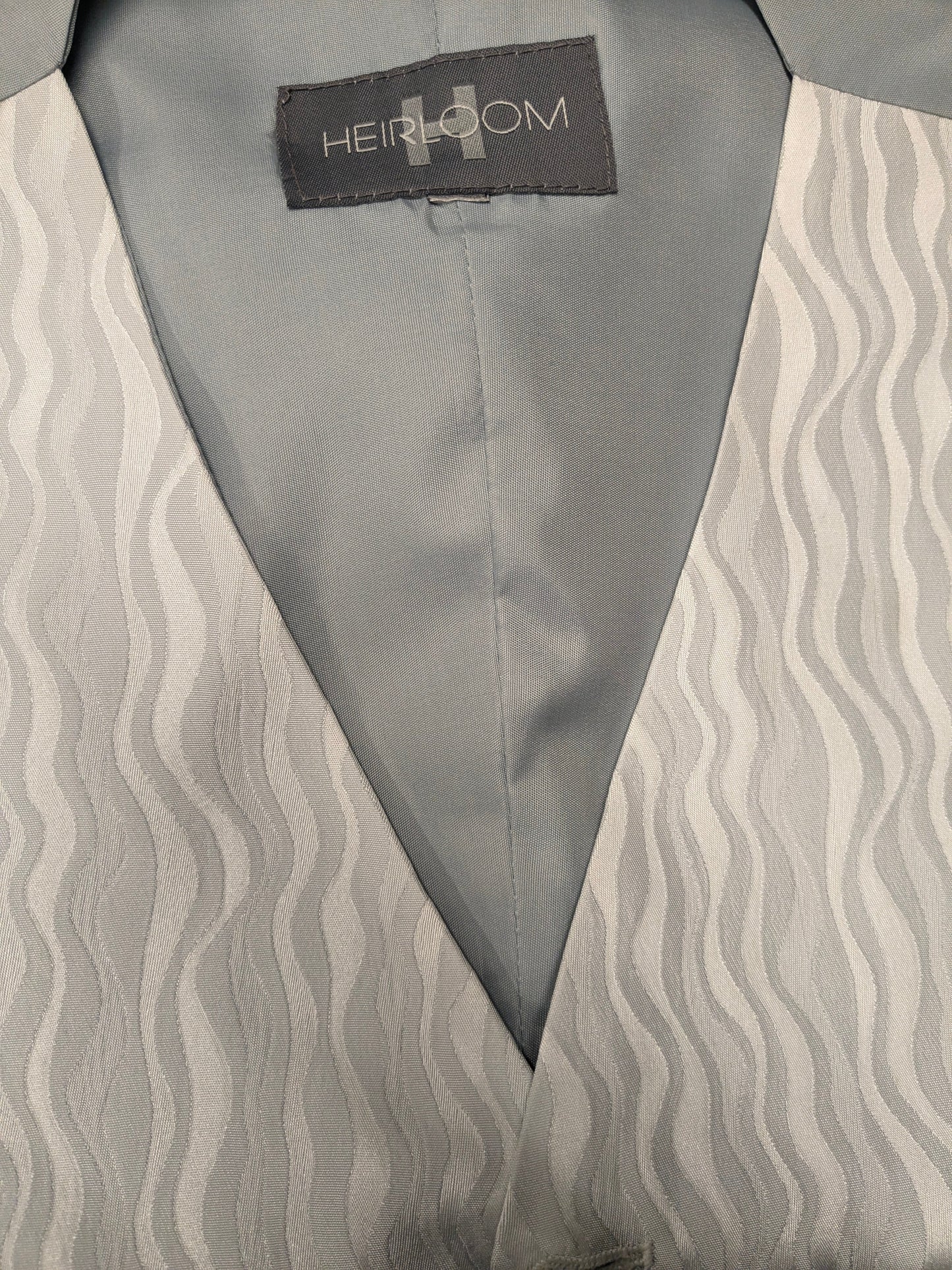 Heirloom gilet. Wit Grijs golvende strepen motief. Maat M.