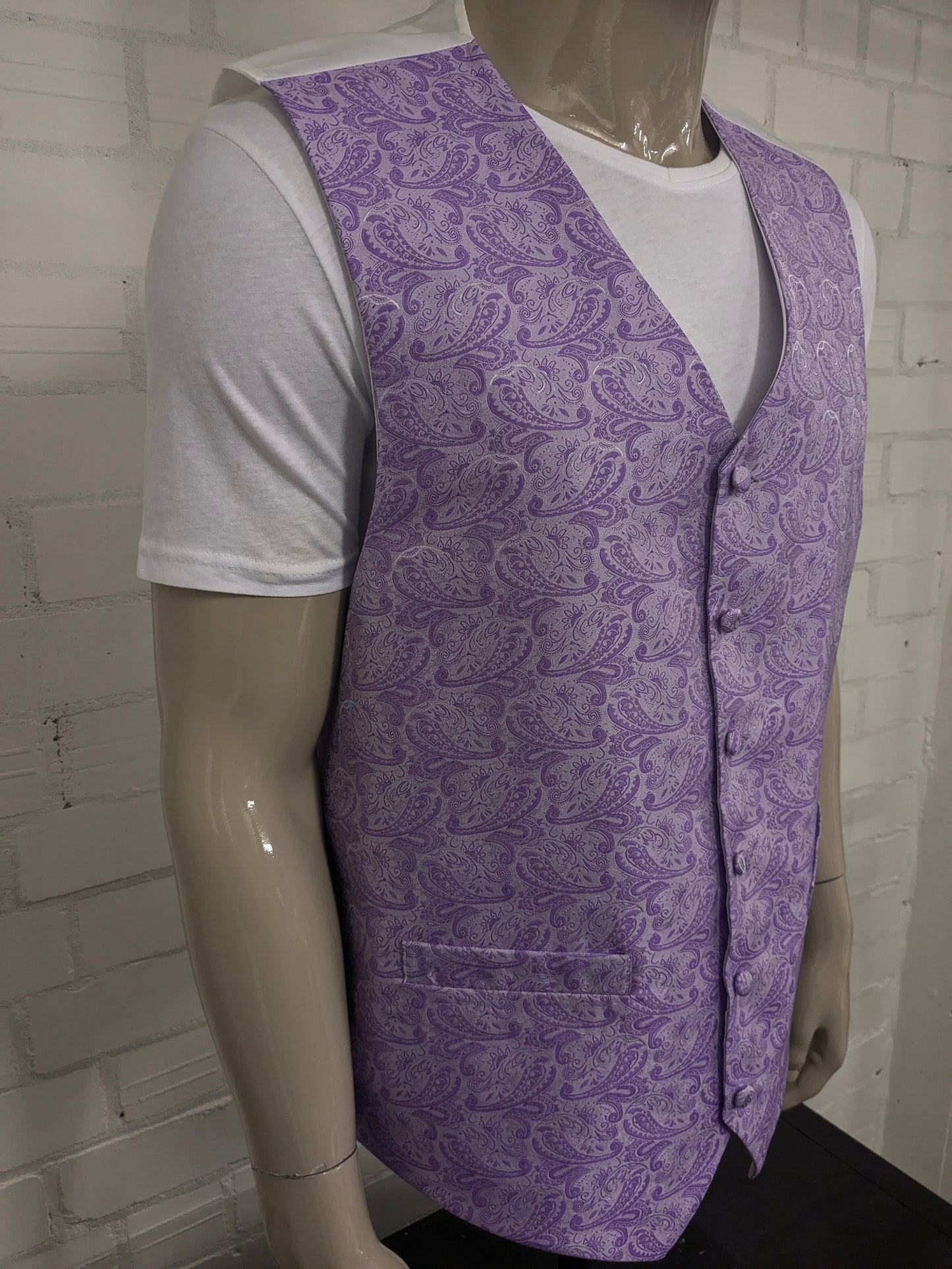 Vintage gilet. Licht en Donker Paarse paisley motief. Maat 3XL / XXXL.