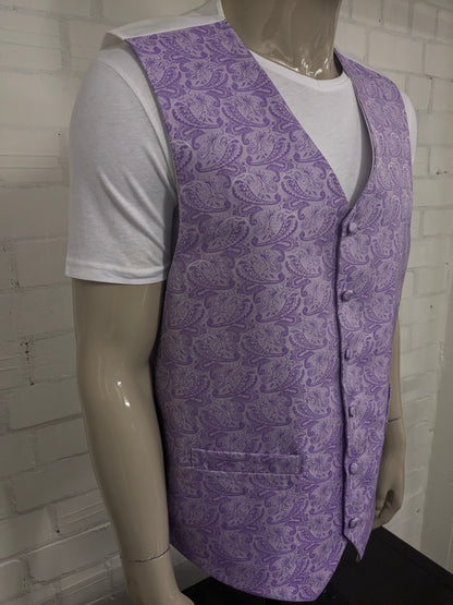 Vintage gilet. Licht en Donker Paarse paisley motief. Maat 3XL / XXXL.