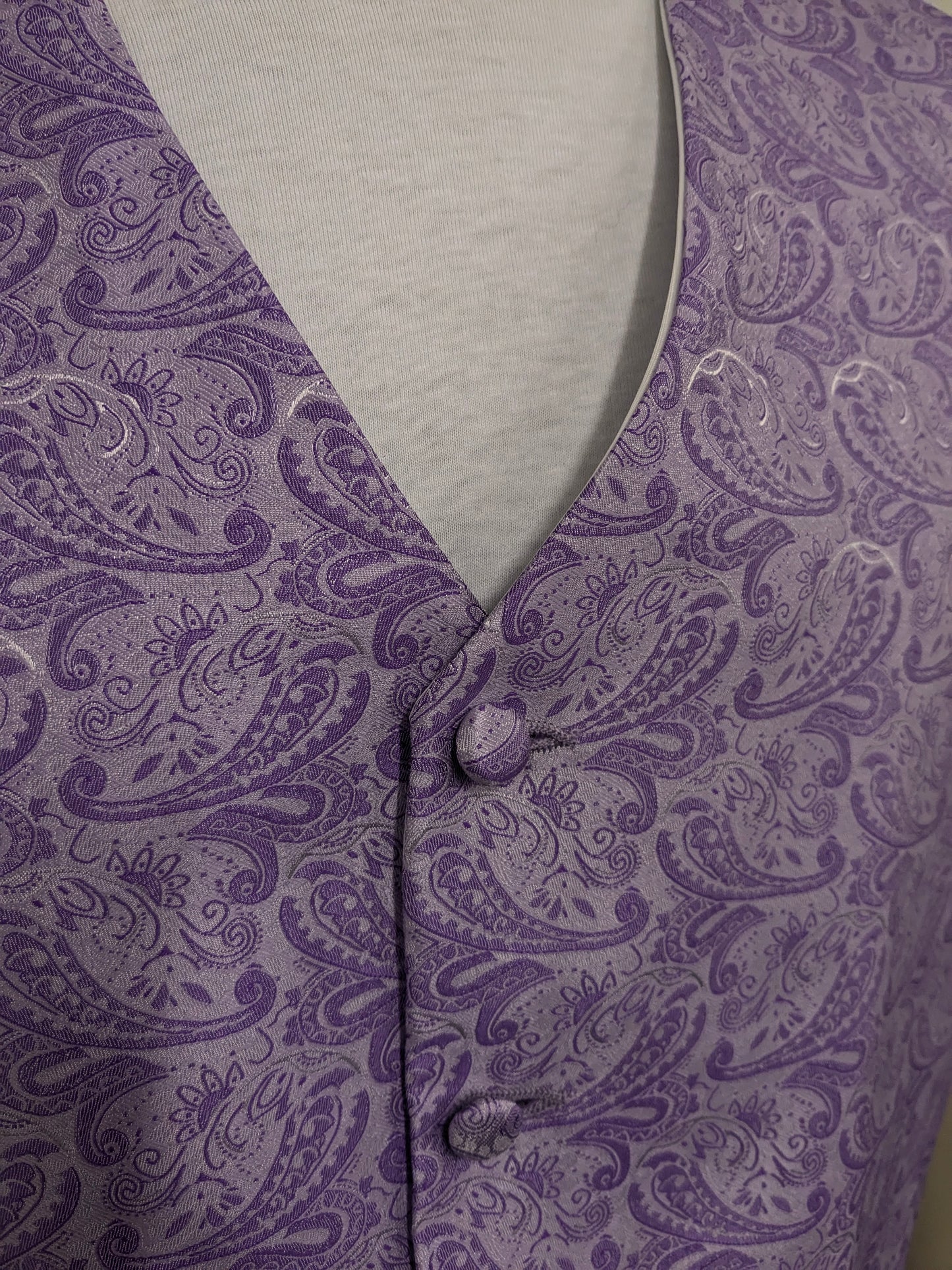 Vintage gilet. Licht en Donker Paarse paisley motief. Maat 3XL / XXXL.