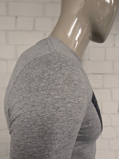 Manica lunga di Levi. Grigio misto a stampa. Taglia S.