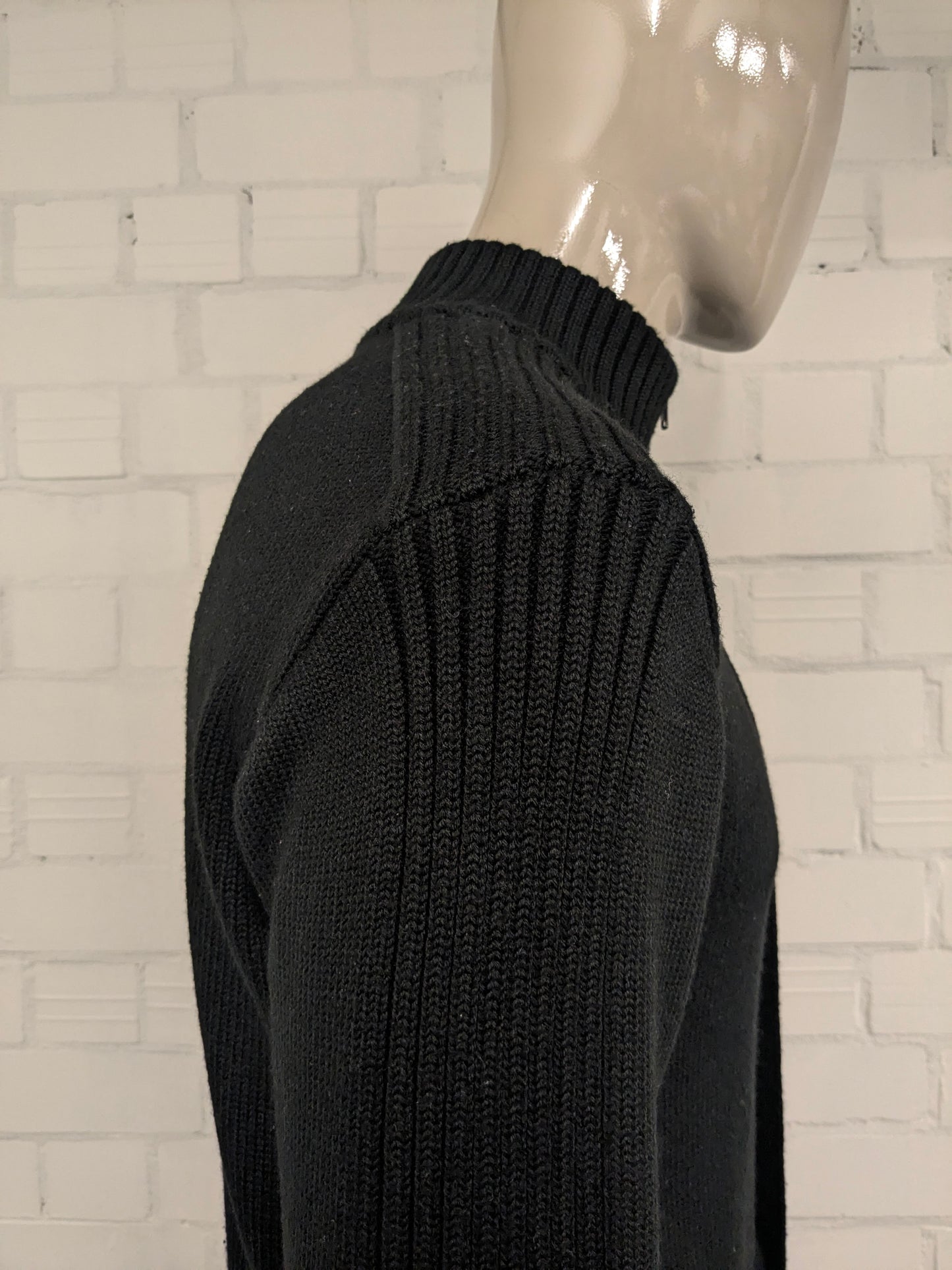 Thomas Jeans vest. Colored black. Size L.