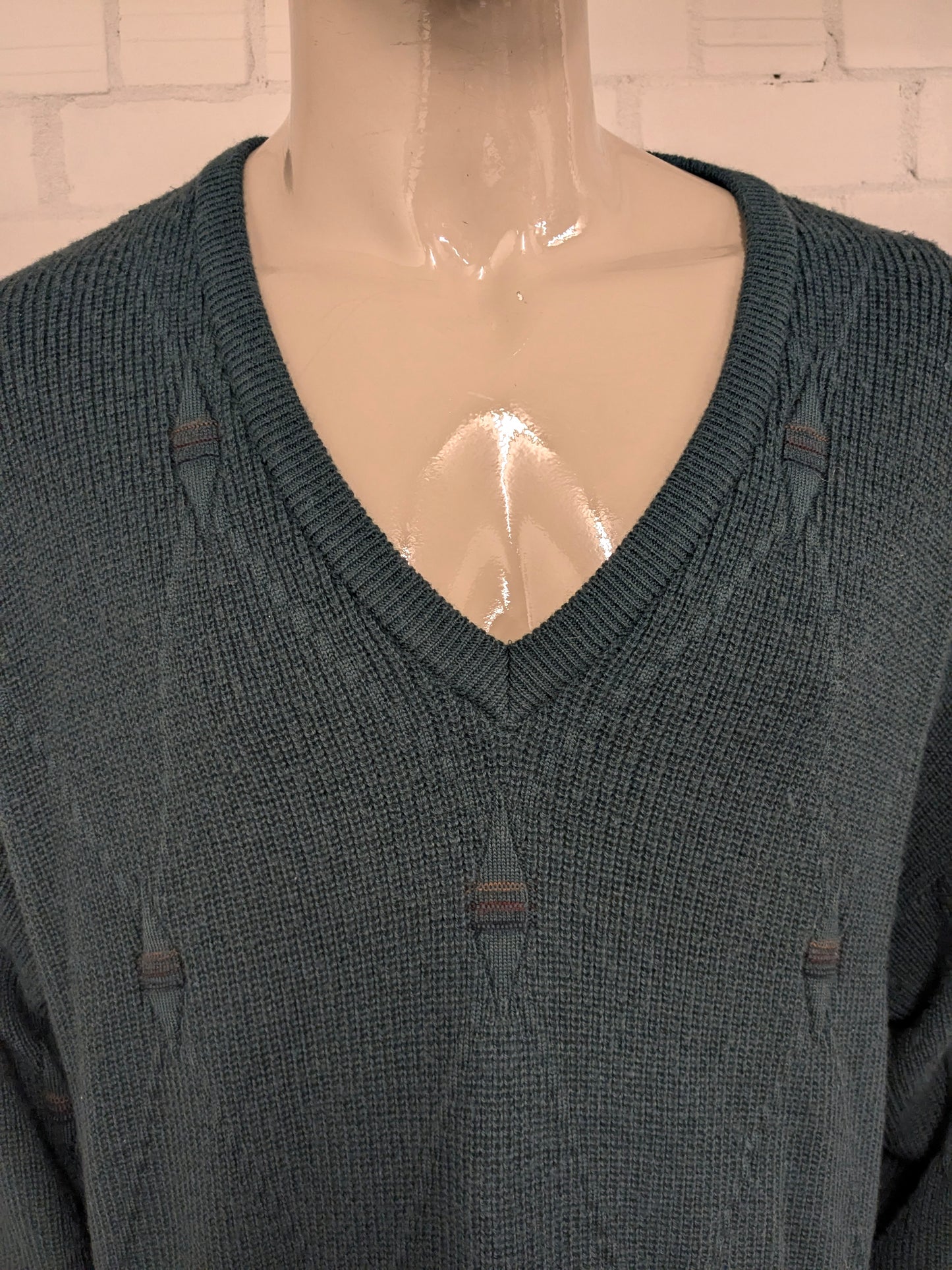 pull vintage Tablelands 100% Merino Wool avec col en V. Coloré en vert. Taille 3XL/XXXL.