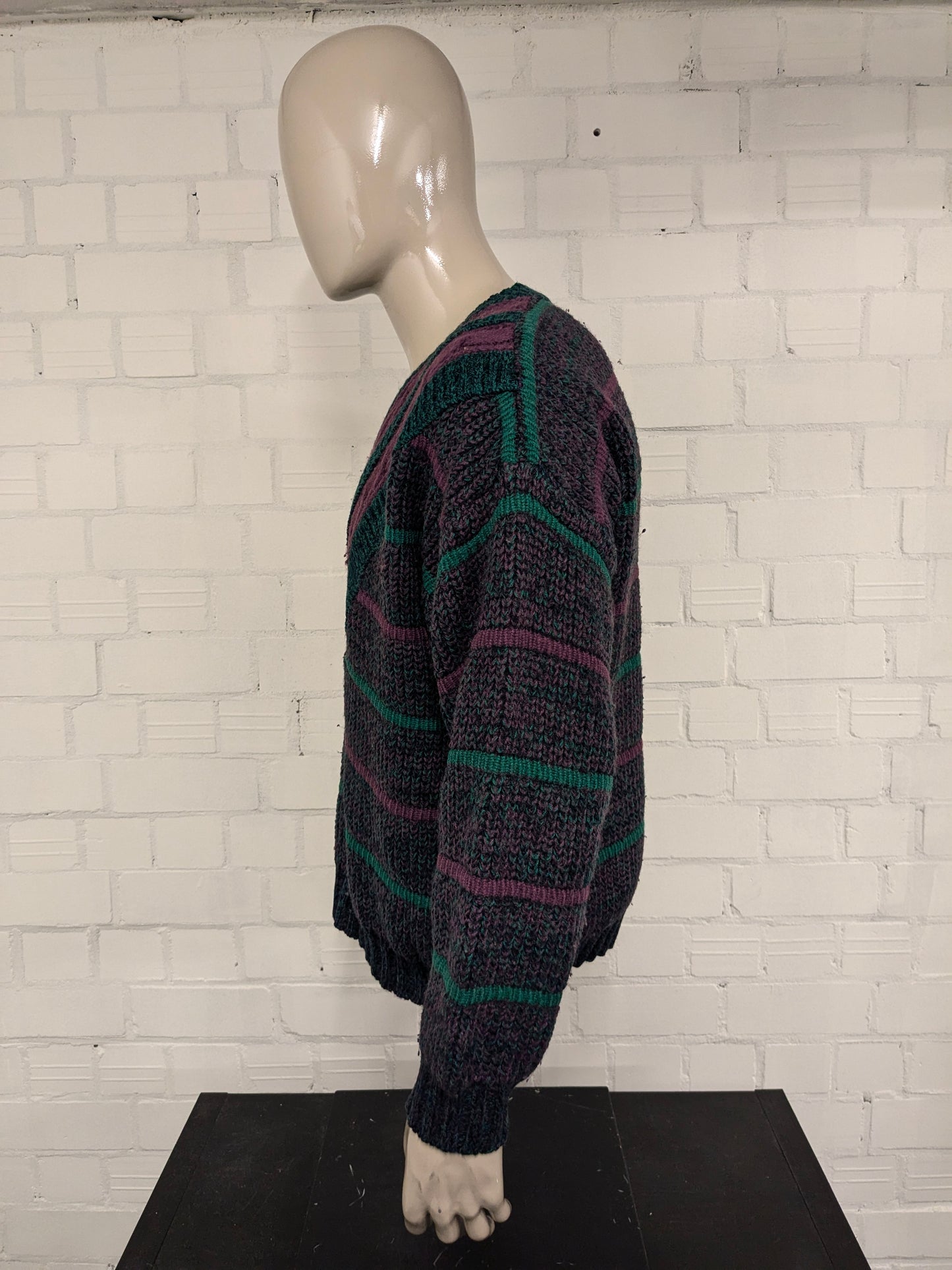 Maglione vintage Olly Gan con scollo a V. Colore verde viola nero. Taglia L.