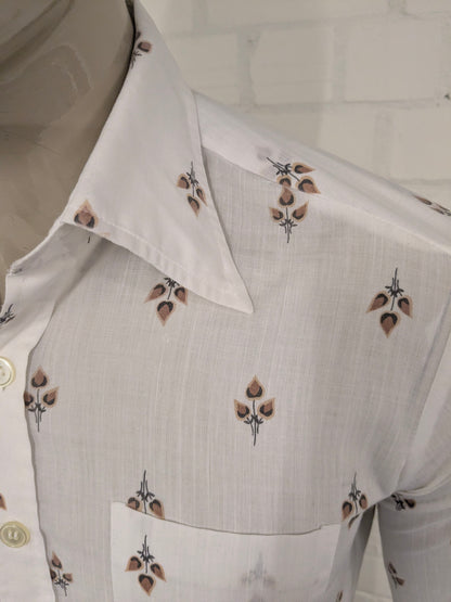 Vintage 70's Ataka overhemd met puntkraag en grotere knopen. Beige Bruine bloemen print. Maat L.