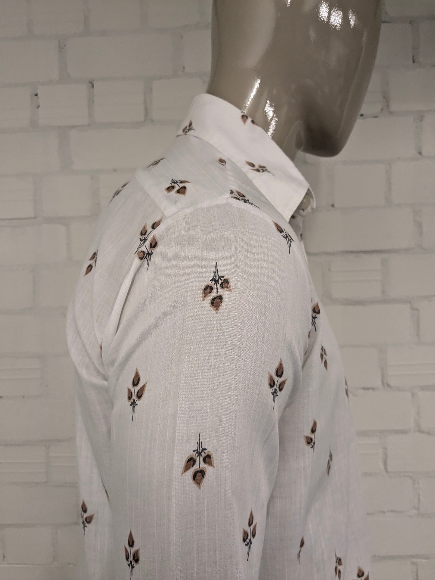 Vintage 70's Ataka overhemd met puntkraag en grotere knopen. Beige Bruine bloemen print. Maat L.