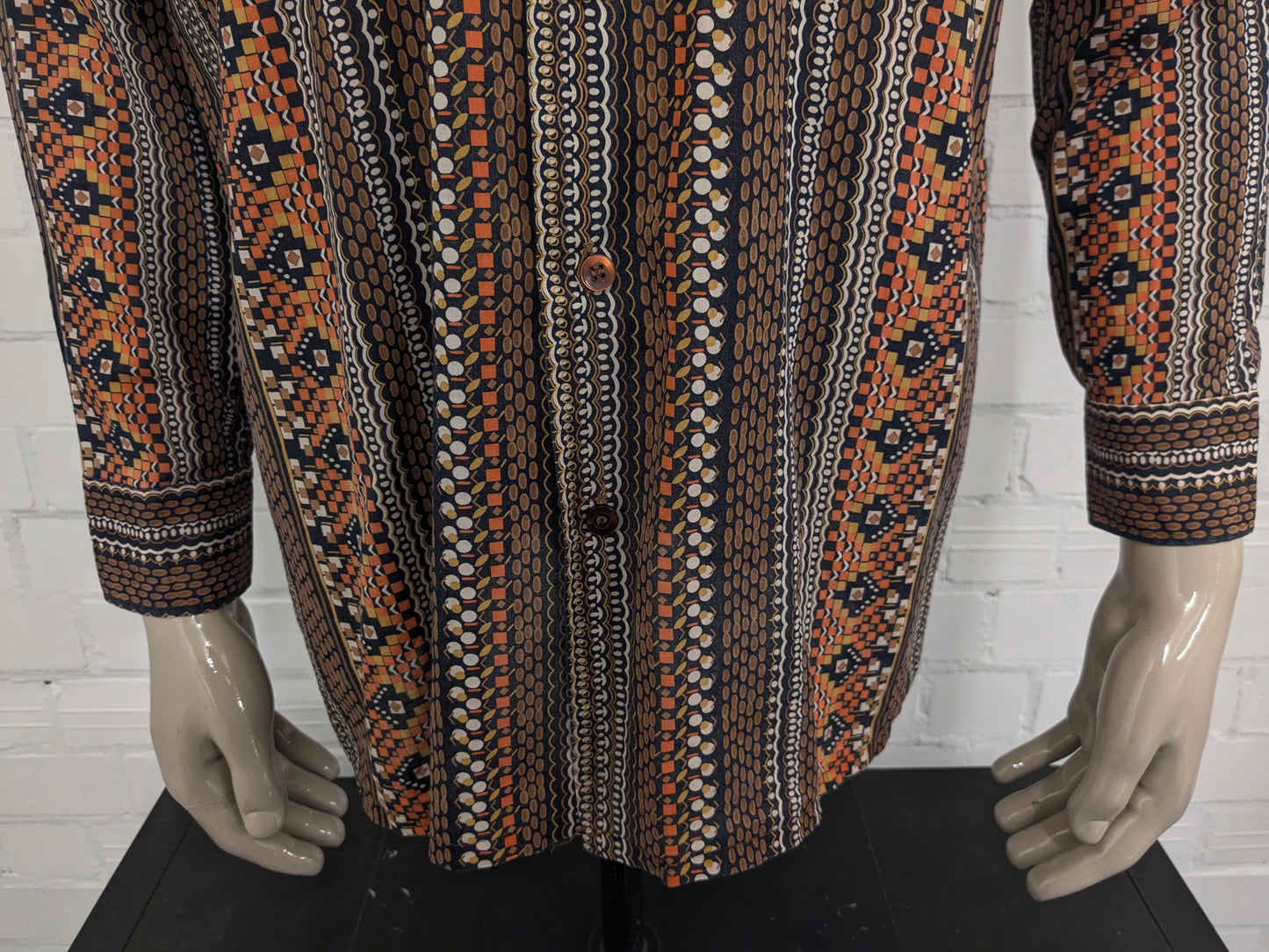 Vintage 70's Sport-style overhemd met puntkraag. Bruin Oranje Beige Zwarte print. Maat XL.