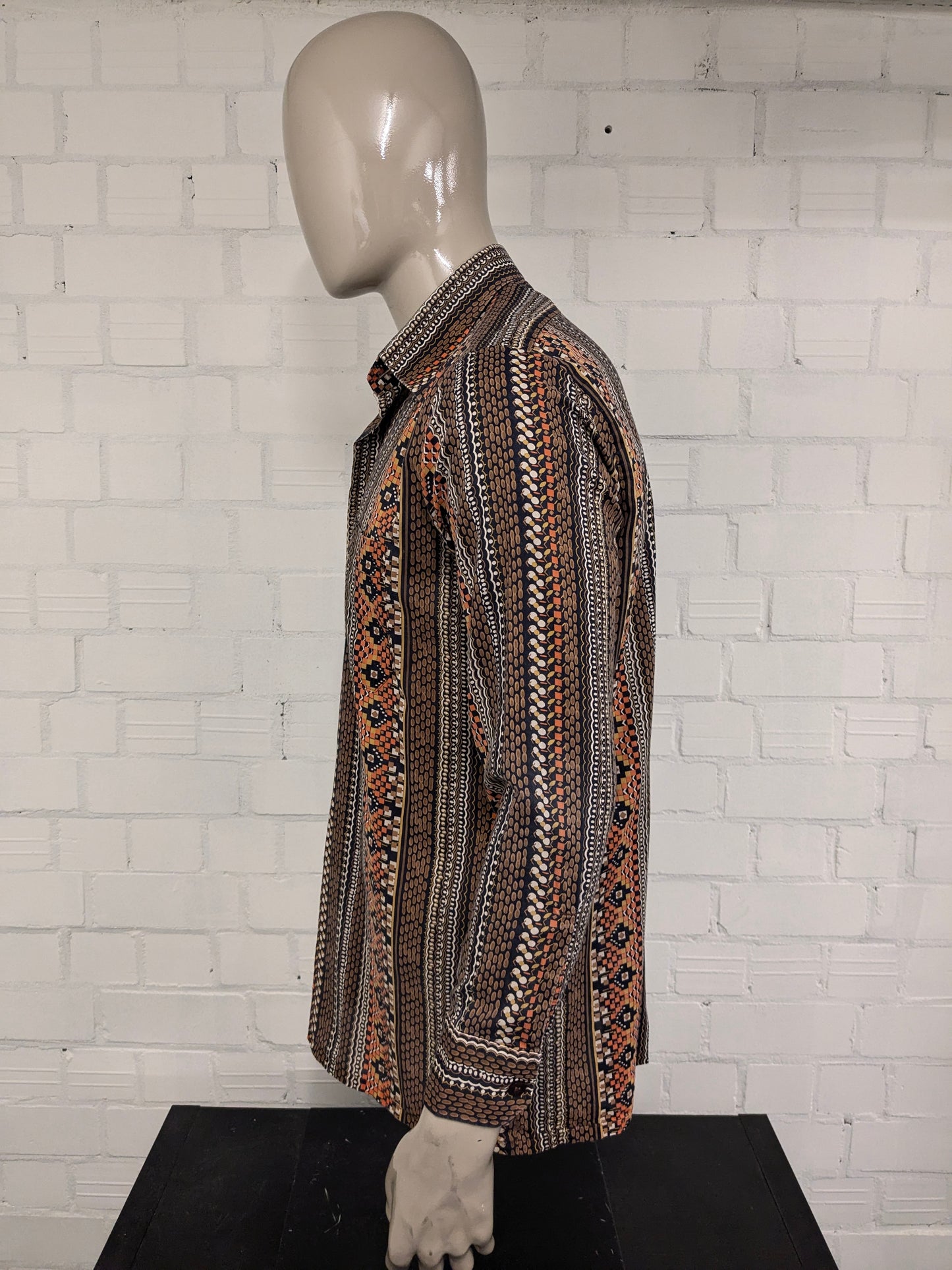 Vintage 70's Sport-style overhemd met puntkraag. Bruin Oranje Beige Zwarte print. Maat XL.