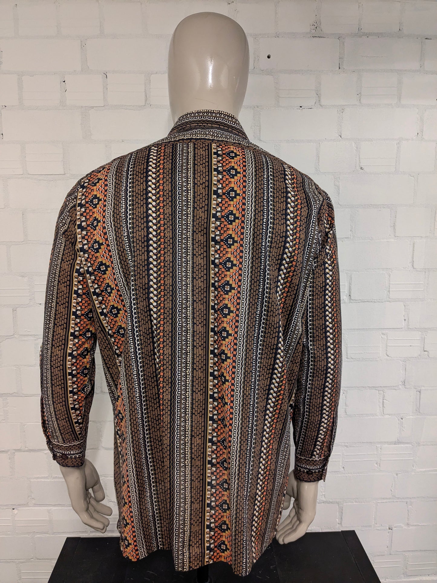 Vintage 70's Sport-style overhemd met puntkraag. Bruin Oranje Beige Zwarte print. Maat XL.