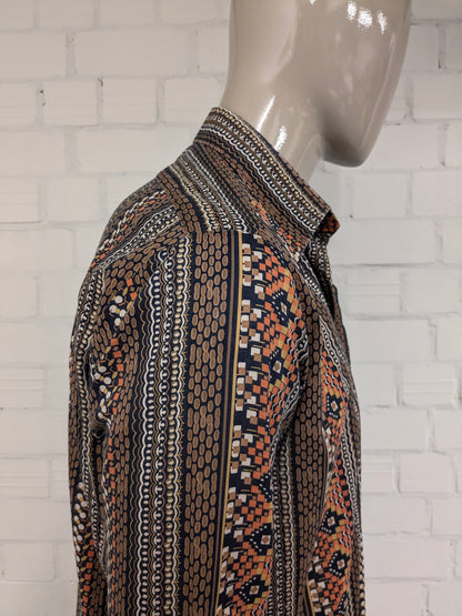 Vintage 70's Sport-style overhemd met puntkraag. Bruin Oranje Beige Zwarte print. Maat XL.