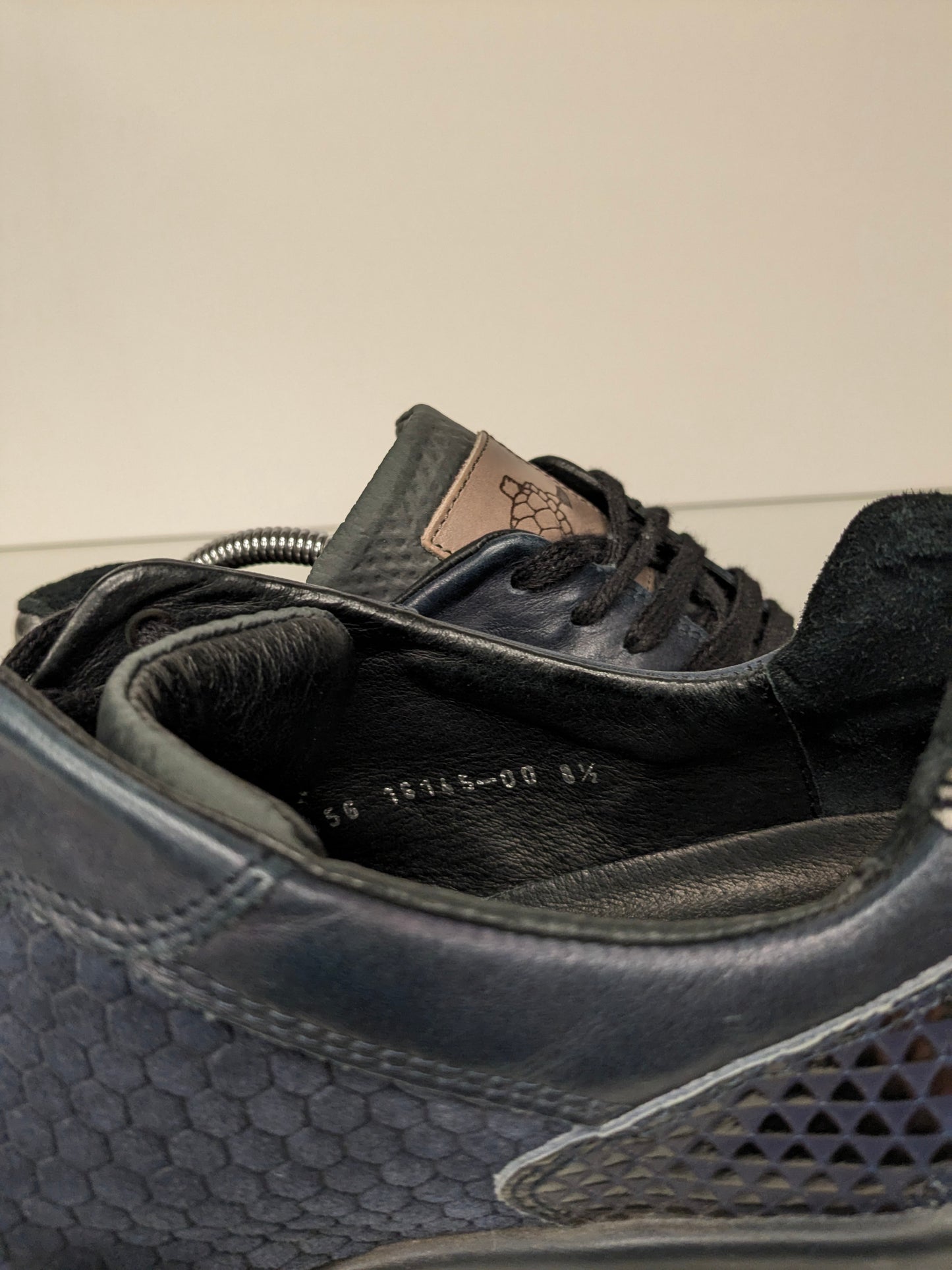 Sneaker Floris van Bommel in pelle. Colore blu scuro. Taglia 8,5/42,5