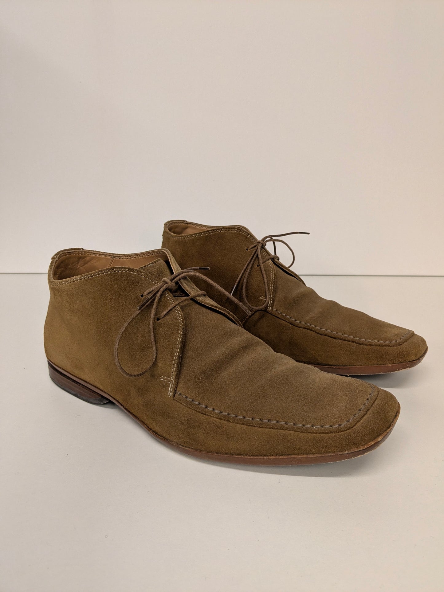 Scarpe stringate Hugo Boss in pelle scamosciata. Di colore marrone. Taglia 8/42.