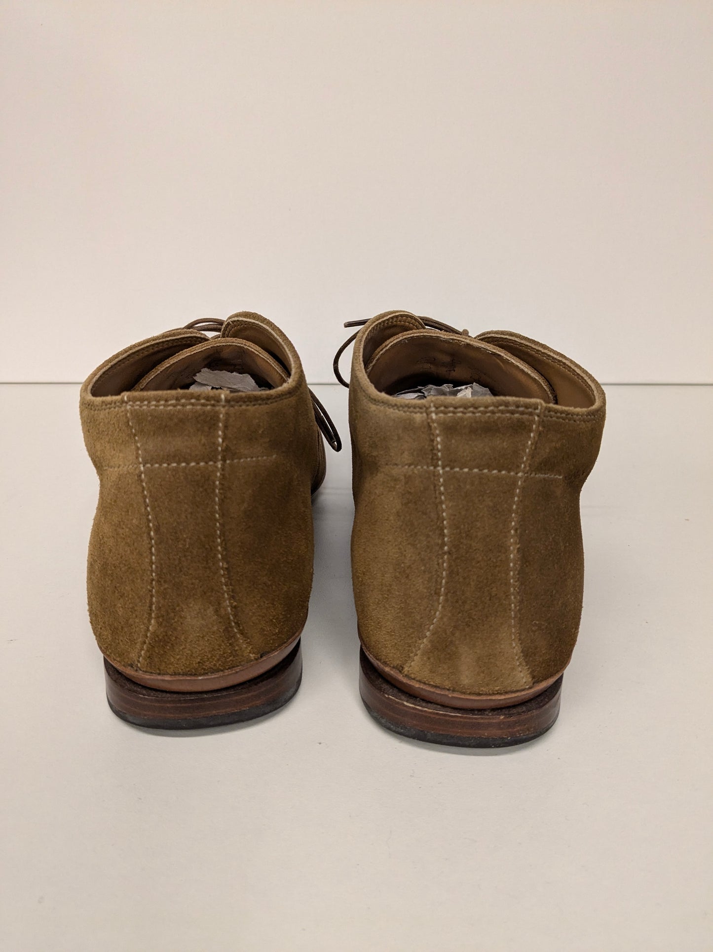 Scarpe stringate Hugo Boss in pelle scamosciata. Di colore marrone. Taglia 8/42.