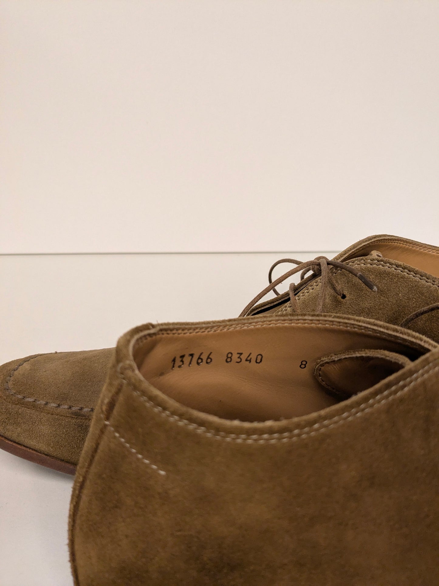 Scarpe stringate Hugo Boss in pelle scamosciata. Di colore marrone. Taglia 8/42.