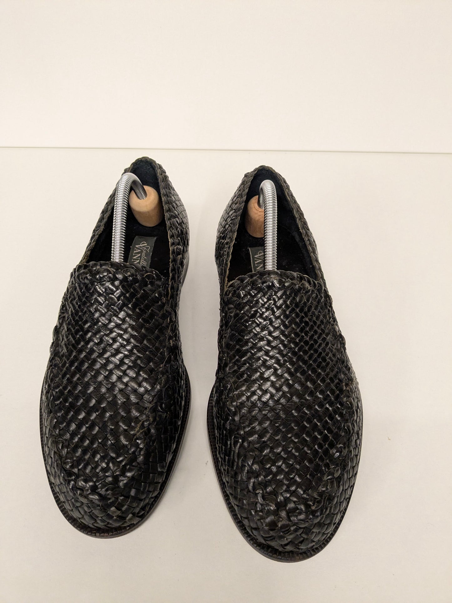 Fratelli Vanni Leather woven moccasins. Dark Brown colored. Size 42.