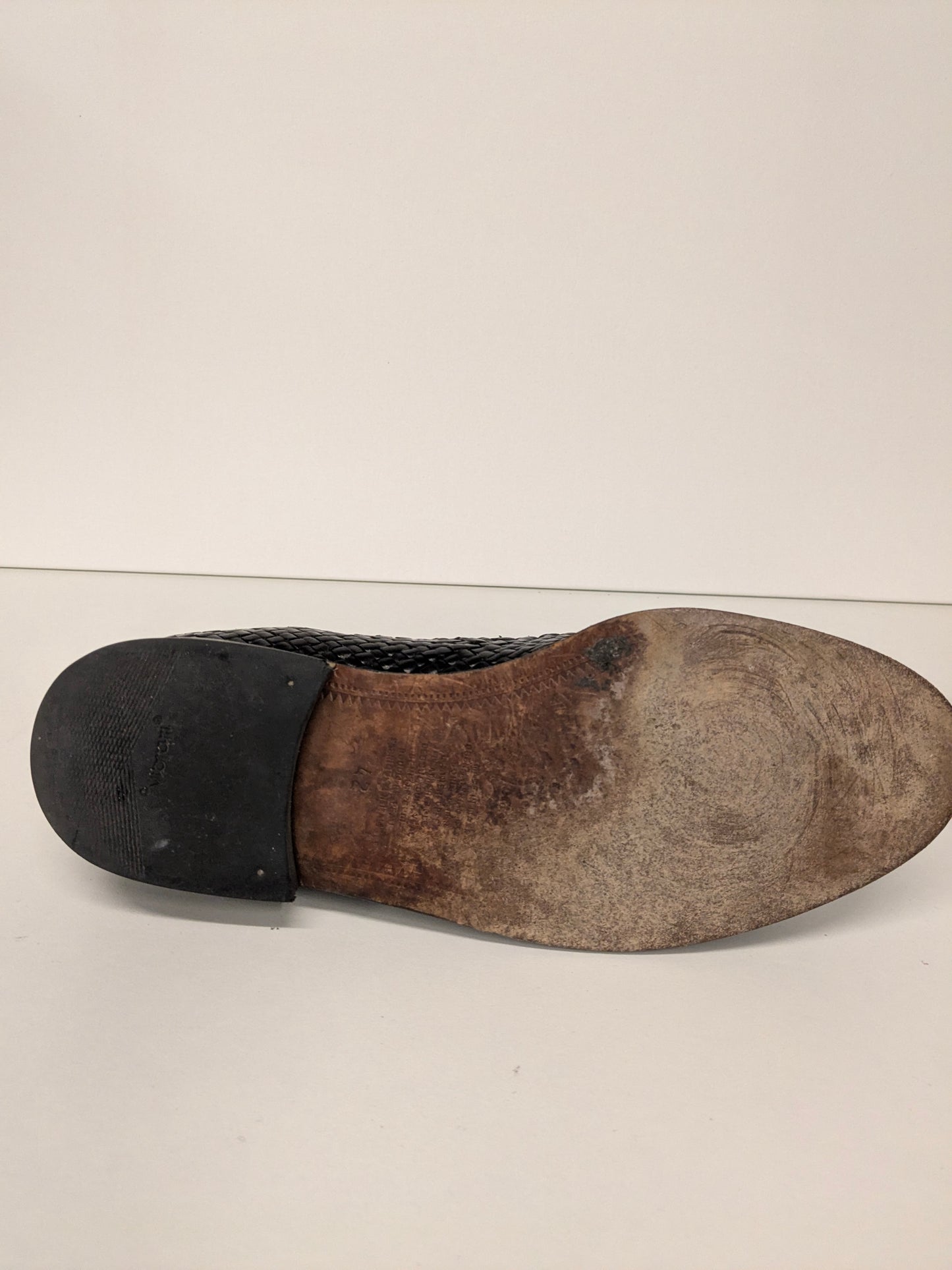 Fratelli Vanni Leather woven moccasins. Dark Brown colored. Size 42.