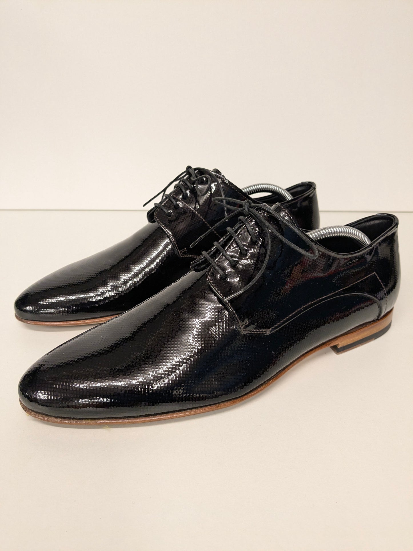 Hugo Boss Lak Leren veterschoenen. Donker Bruin gekleurd. Maat 42.