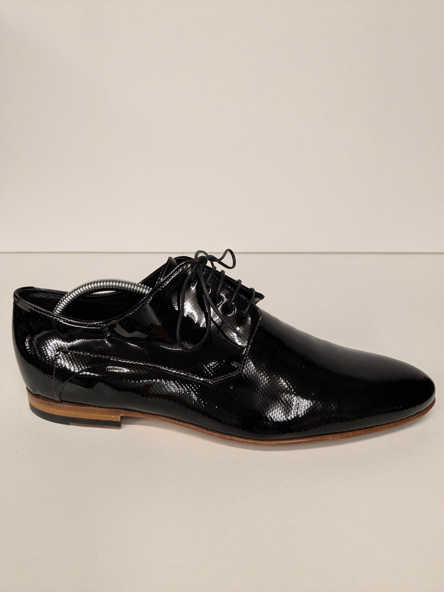 Hugo Boss Lak Leren veterschoenen. Donker Bruin gekleurd. Maat 42.